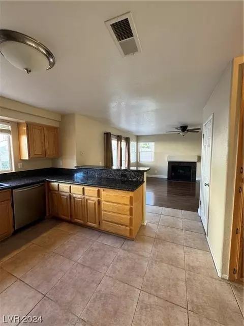 Kitchen - 2181 Eaglecloud Dr, Henderson, NV 89074 photo 3 of 3