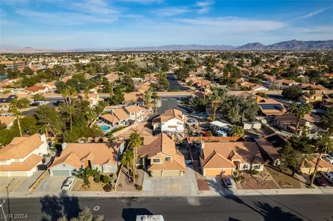 7440 Falcon Rock Dr, Las Vegas, NV 89123