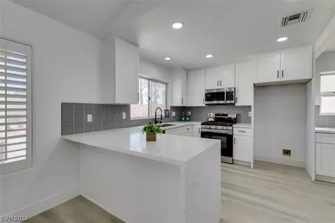 2600 Silverton Dr, Las Vegas, NV 89134