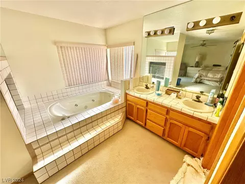 Bath - 2089 Avalon Dr, Laughlin, NV 89029 photo 1 of 5