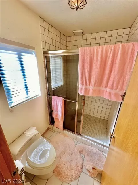 Bath - 2089 Avalon Dr, Laughlin, NV 89029 photo 2 of 5