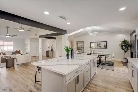 6475 Scotch Pine Cir, Las Vegas, NV 89146