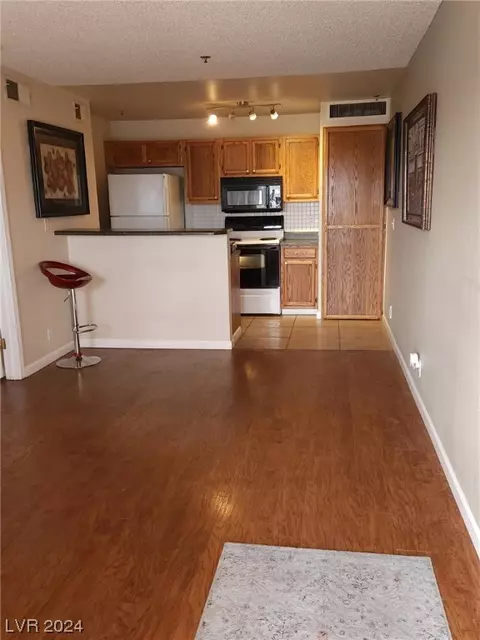 1381 E University Ave #305, Las Vegas, NV 89119