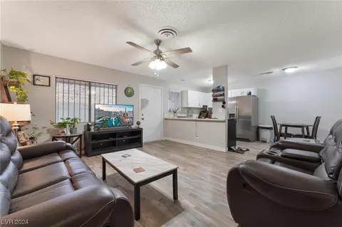 2573 Paradise Village Way, Las Vegas, NV 89120