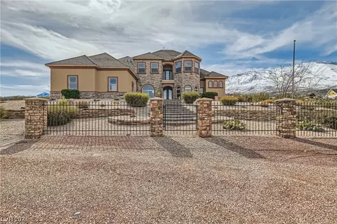 2 Camp Bonanza Rd, Las Vegas, NV 89124