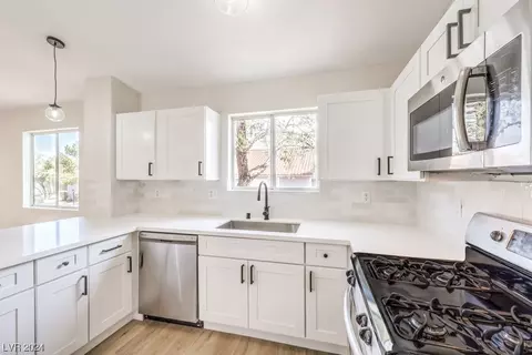 7810 Ravenhollow Ln, Las Vegas, NV 89145