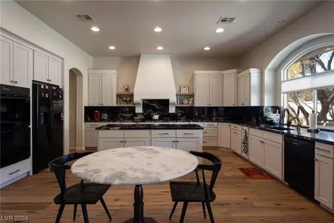 9432 Queen Charlotte Dr, Las Vegas, NV 89145