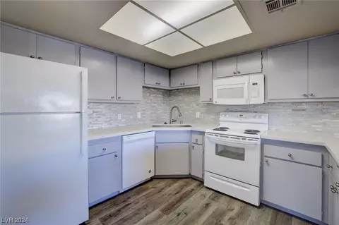 5709 Smoke Ranch Rd #C, Las Vegas, NV 89108