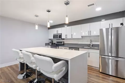 5170 River Glen Dr #242, Las Vegas, NV 89103
