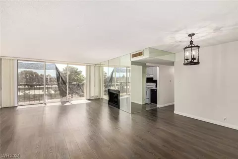 730 S Royal Crest Cir #441, Las Vegas, NV 89169