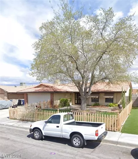 325 Greenfield Ln, Las Vegas, NV 89107