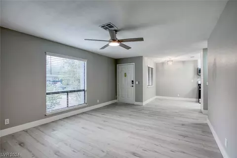 5179 Caliente St #113, Las Vegas, NV 89119
