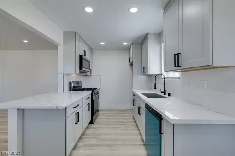 5129 Mountain View Dr, Las Vegas, NV 89146