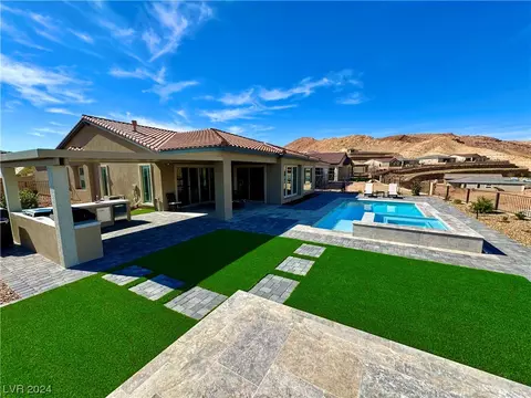 202 Sun Glaze Ave, Henderson, NV 89011