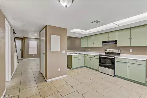 2080 Karen Ave #42, Las Vegas, NV 89169