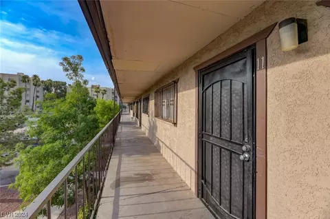 625 S Royal Crest Cir #11, Las Vegas, NV 89169