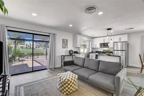 2943 Bel Air Dr, Las Vegas, NV 89109