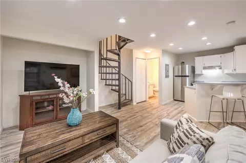 540 Elm Dr #201, Las Vegas, NV 89169