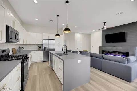 1570 Livingston Dr, Henderson, NV 89012