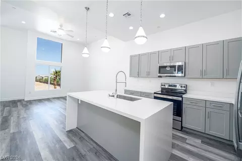 1193 Blossom Point St #35, Las Vegas, NV 89135