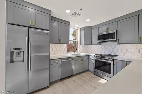 59 E Agate Ave #208, Las Vegas, NV 89123