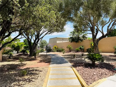 3726 Colonial Dr, Las Vegas, NV 89121