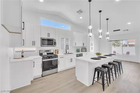 9852 Silver Chimes Ct, Las Vegas, NV 89183