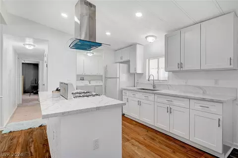 3384 Death Valley Dr, Las Vegas, NV 89122