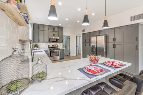 210 Sunlight Peak St, Henderson, NV 89012