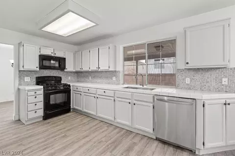 1708 Klamath Falls Way, Las Vegas, NV 89128