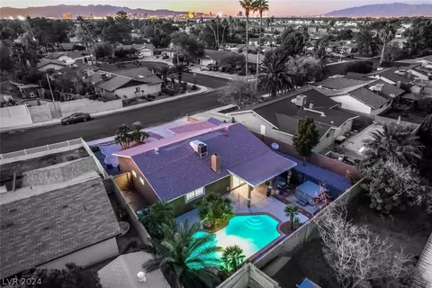 2416 La Luna Dr, Henderson, NV 89014