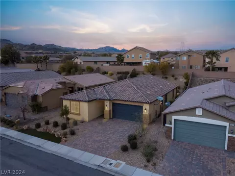 2082 Hunt Woods Ct, Laughlin, NV 89029
