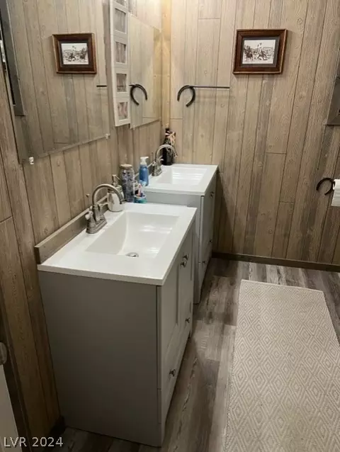 Bath - 1435 S 20th West St, Ely, NV 89301 photo 1 of 3