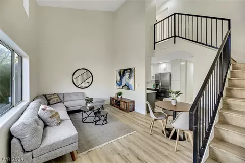 5258 Sacha Way, Las Vegas, NV 89118