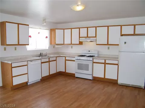 2221 Iron Dr, Ely, NV 89301 photo 2