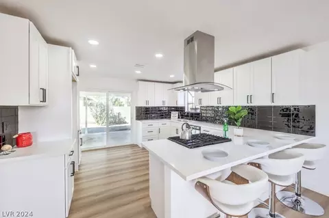 3921 Alou Dr, Las Vegas, NV 89110