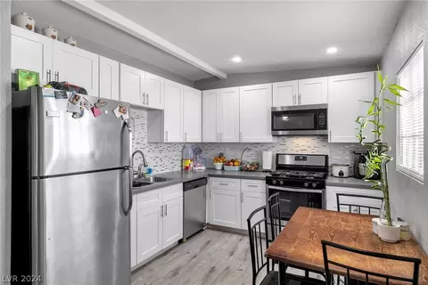 91 Ronald Ln, Las Vegas, NV 89110