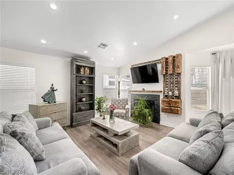 8209 Ogee Dr, Las Vegas, NV 89145