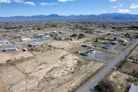 230 E Falcon St, Pahrump, NV 89048