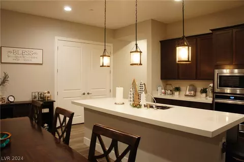 10226 Tree Blossom Ave, Las Vegas, NV 89166