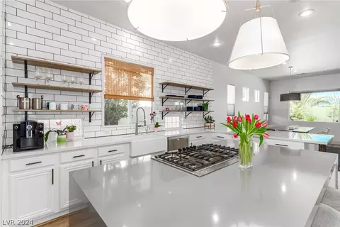 1946 Grovespring St, Las Vegas, NV 89135