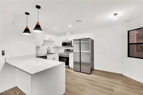 1100 Falconhead Ln #202, Las Vegas, NV 89128