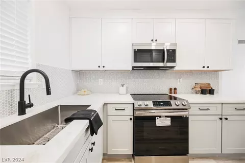 2851 S Valley View Blvd #1037, Las Vegas, NV 89102