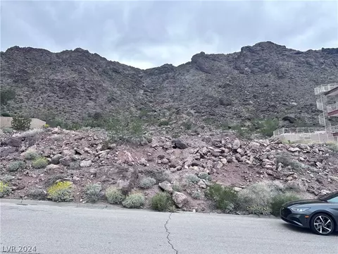 860 Robinson Ln, Boulder City, NV 89005