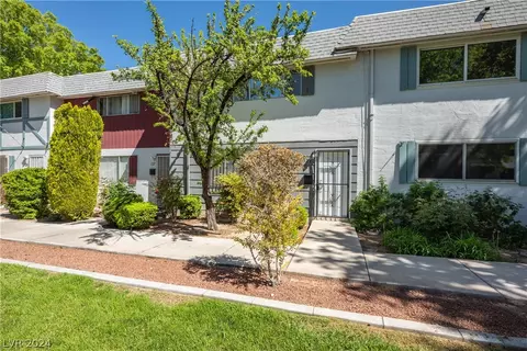 129 Greenbriar Townhouse Way, Las Vegas, NV 89121
