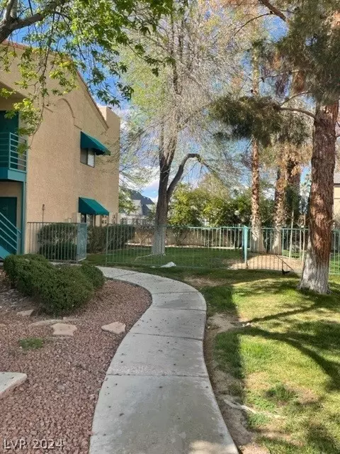 2140 Pinetop Ln #106, Las Vegas, NV 89119