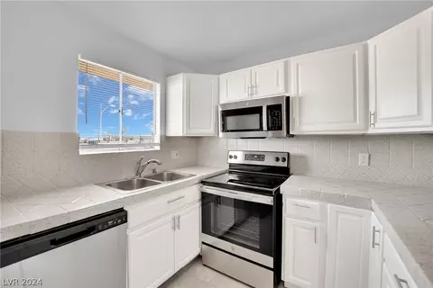 5388 Swenson St #26, Las Vegas, NV 89119