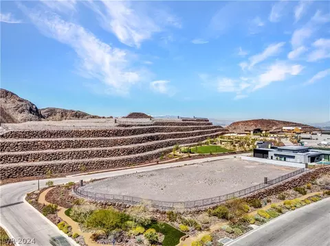 2 Sanctuary Peak Ct, Henderson, NV 89012