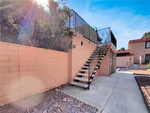 300 Brookside Ln #D, Las Vegas, NV 89107