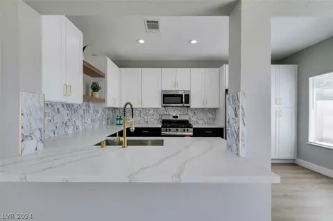 2501 Seascape Dr, Las Vegas, NV 89128
